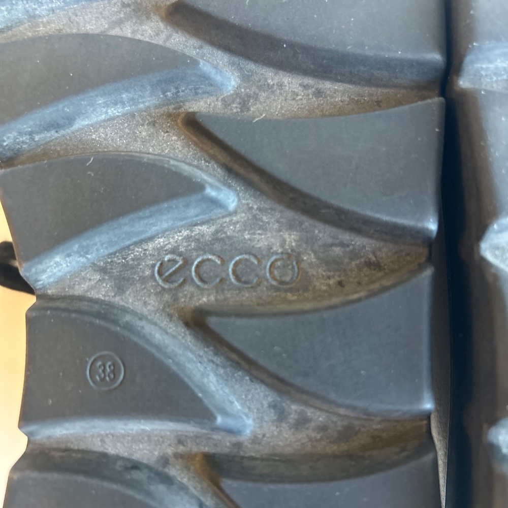 Ecco Ivory Leather Black Rubber Outsole Sneakers size 7.5 - Picture 10 of 13